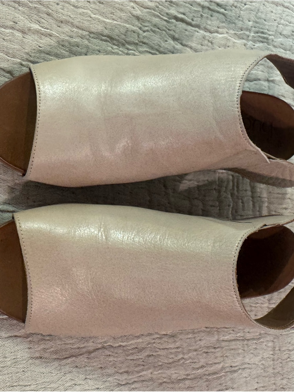 Bueno Open-Toe Slide Leather Sandals in Neutral Tan Beige